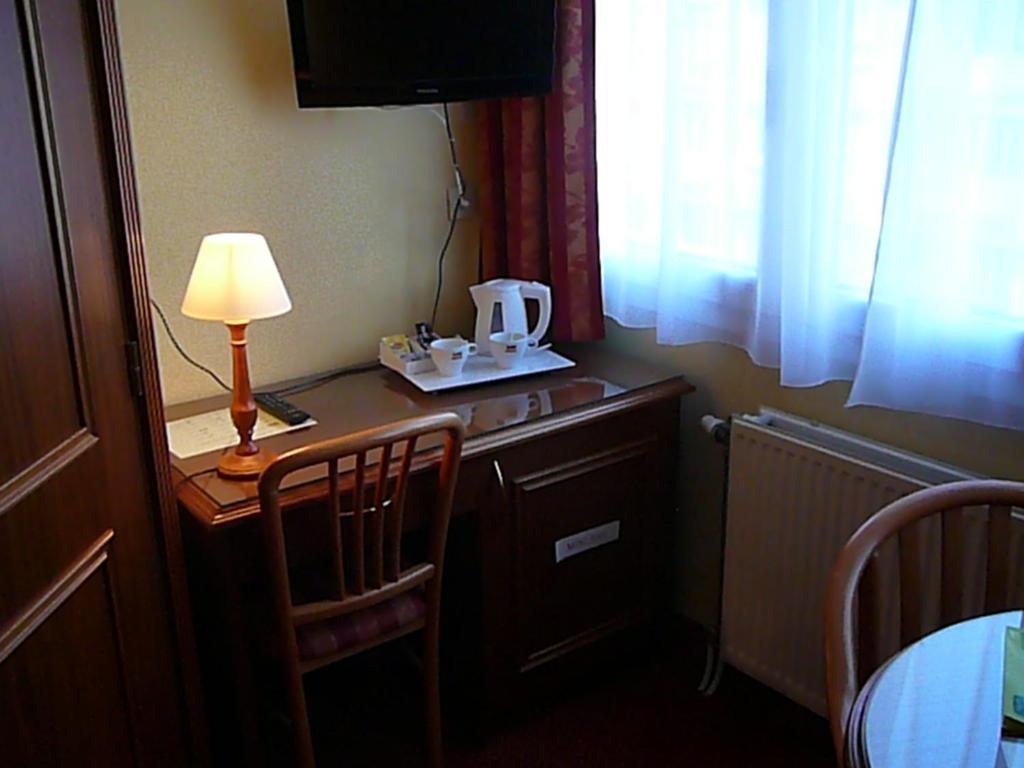 Logis Hotel Hamiot Boulogne-sur-Mer Room photo